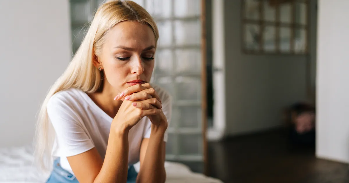 Maska se stává tváří: když předstírání štěstí ovládne život