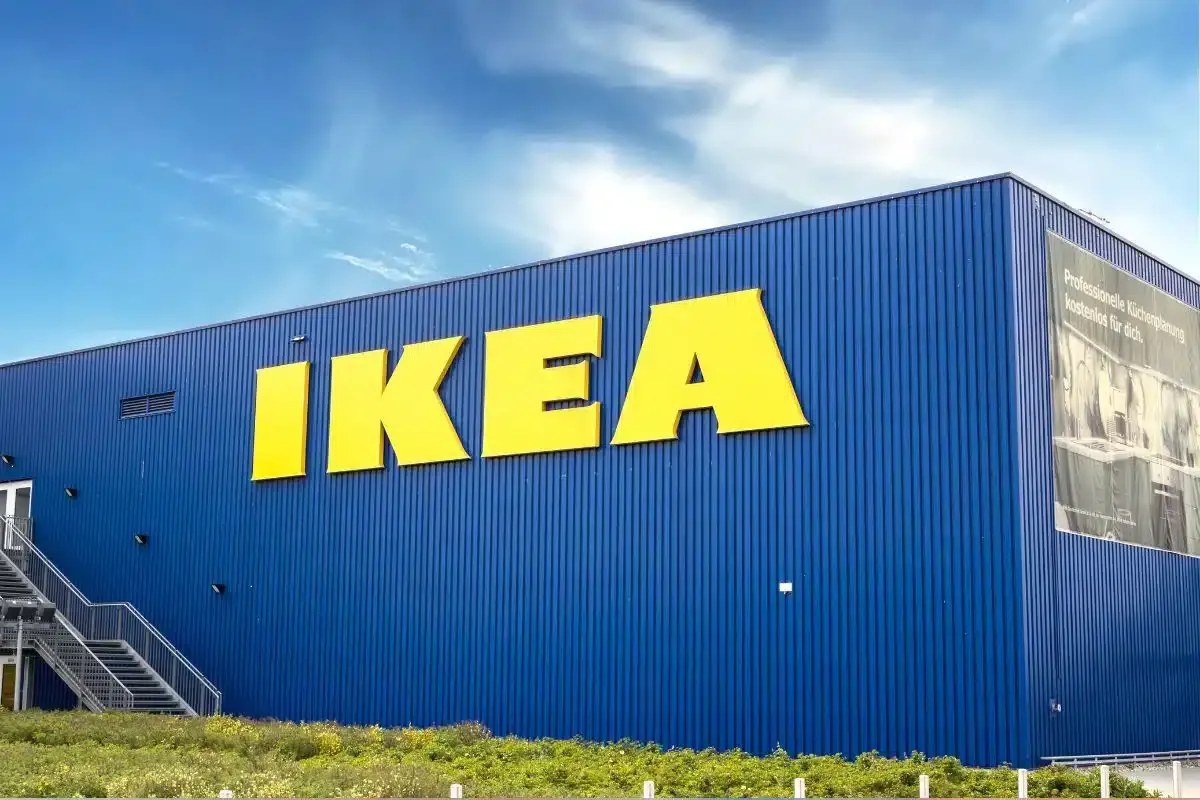 Jak rozkládací pohovka IKEA LYCKSELE LÖVÅS mění malé byty